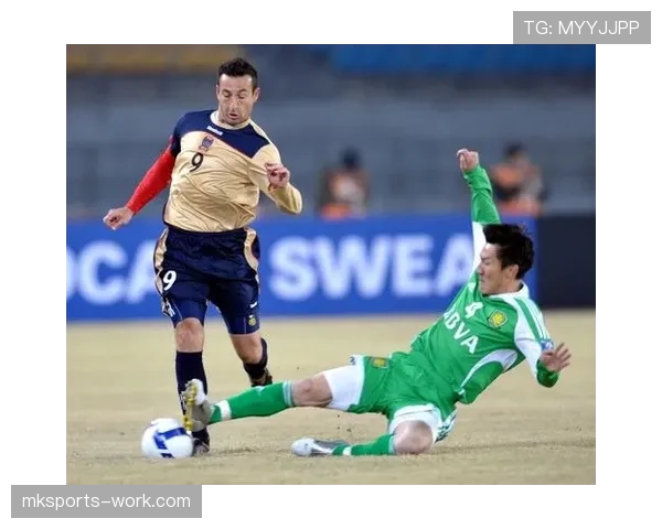 铲球犯规判罚标准及裁判判定规则详解