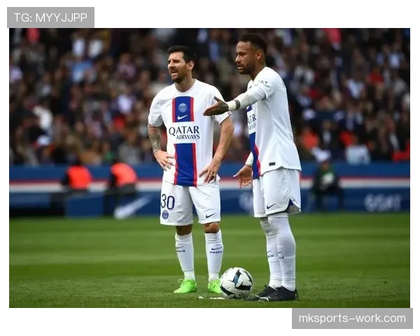 巴黎圣日耳曼巨星云集却表现混乱，团队重建问题逐步反映在赛季走势中